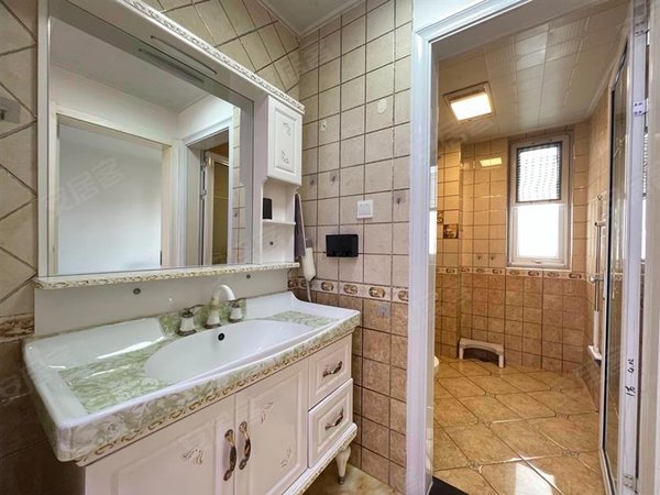 青岛城阳家佳源福根美林全天采光 大落地窗 房子嘎嘎