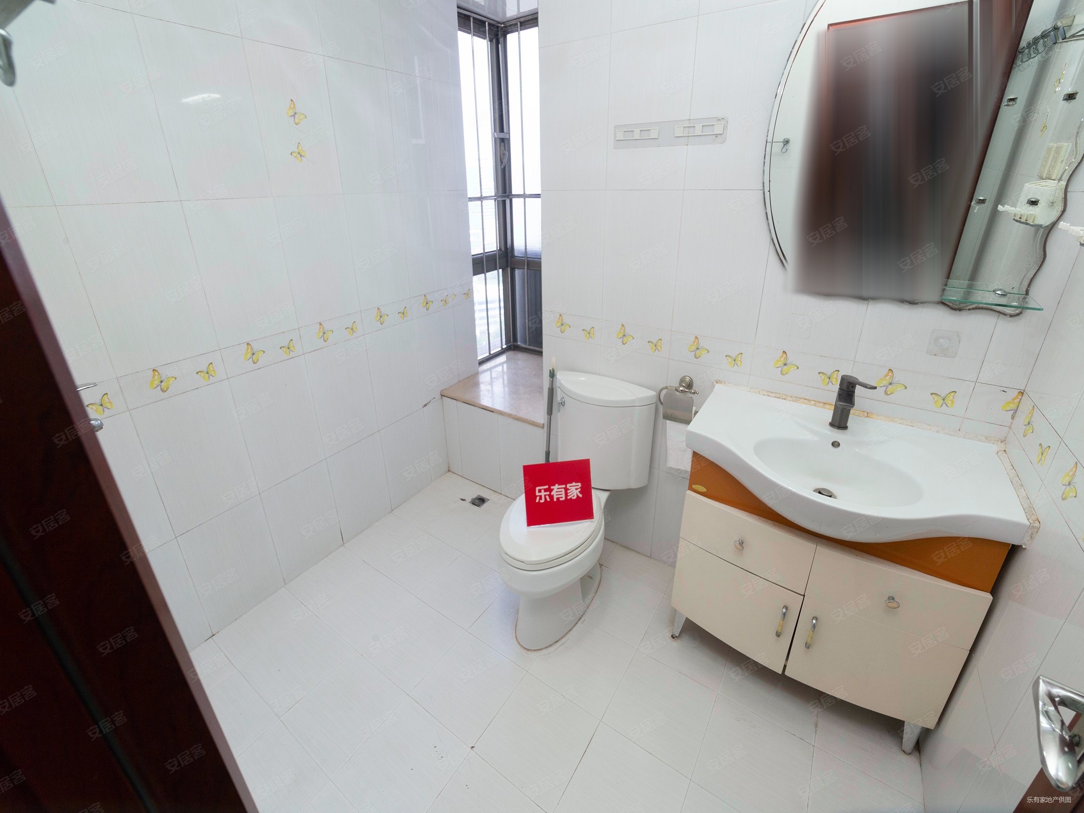 盛世鹏程花园4室2厅0卫147.93㎡南北1040万