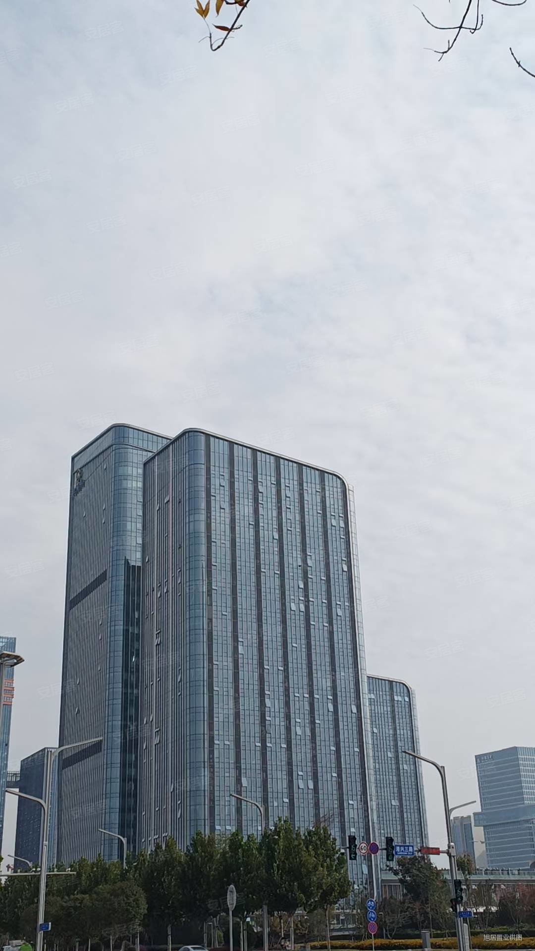 港务区 碧水湾 毛坯3室2卫   楼层好,位置诚心出售