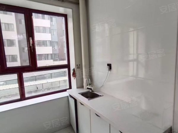 佳木斯向阳佳木斯大学七彩花园可短租,中山客运站,大学,二二四医院附近,七彩花园电梯2楼。出租房源真实图片