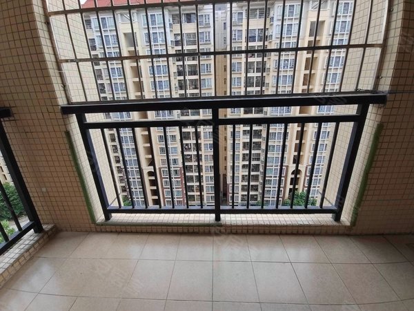 广州黄埔科学城天鹿花园南区500米地铁口 大2房 南向 全屋新装修出租