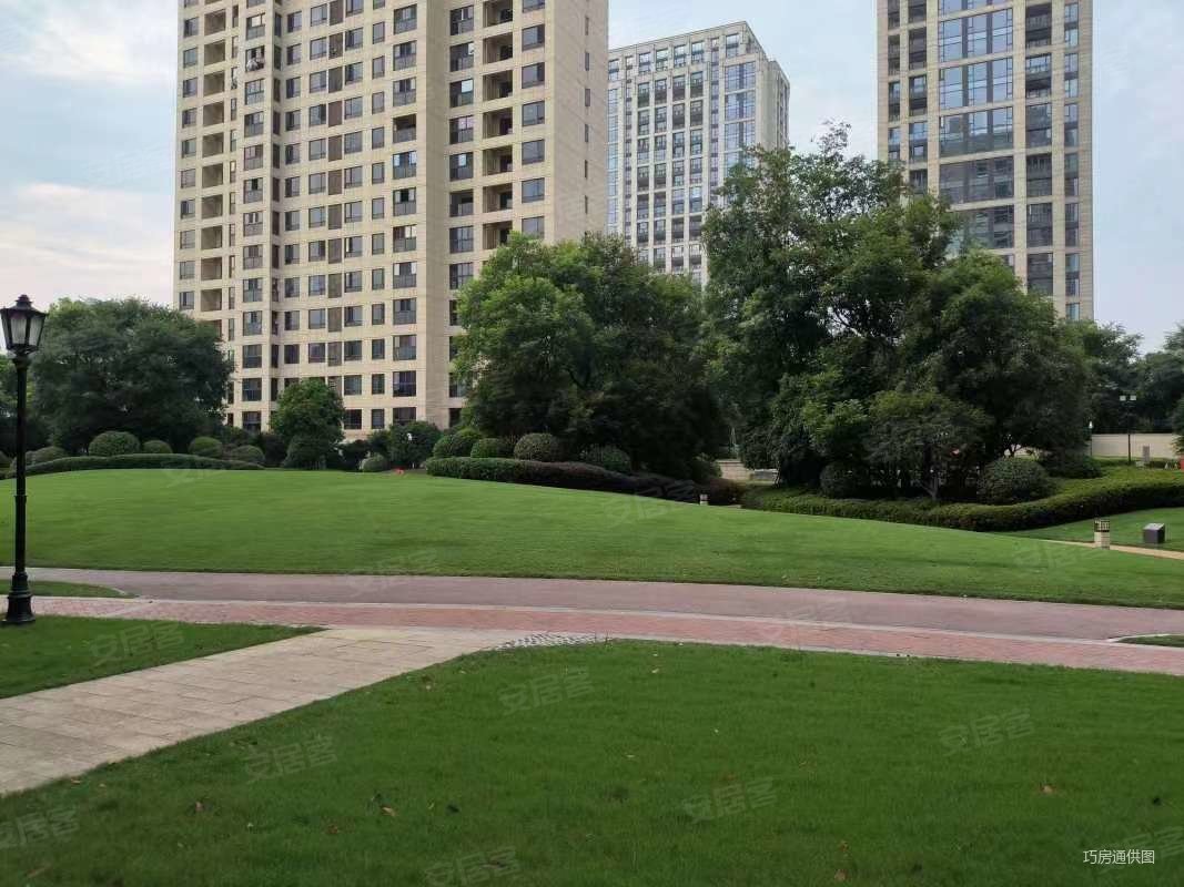 新力雅园3室2厅2卫113.8㎡南195万