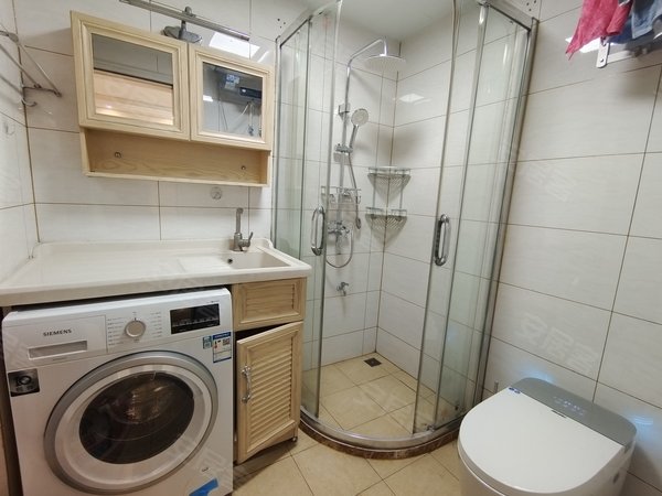 青岛李沧李村海信东山郡东山郡精装套二,智能马桶南侧大露台,已空房