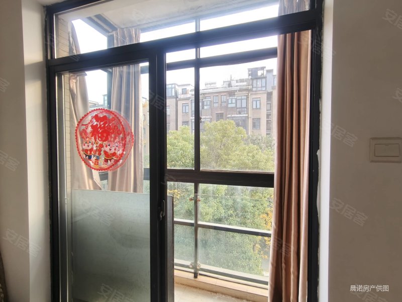 单价1万花园洋房三房两卫中大青山湖花园得房率高看房密码锁七里