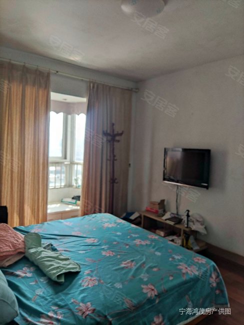 龙珠大厦139.80平169万3室2厅2卫!