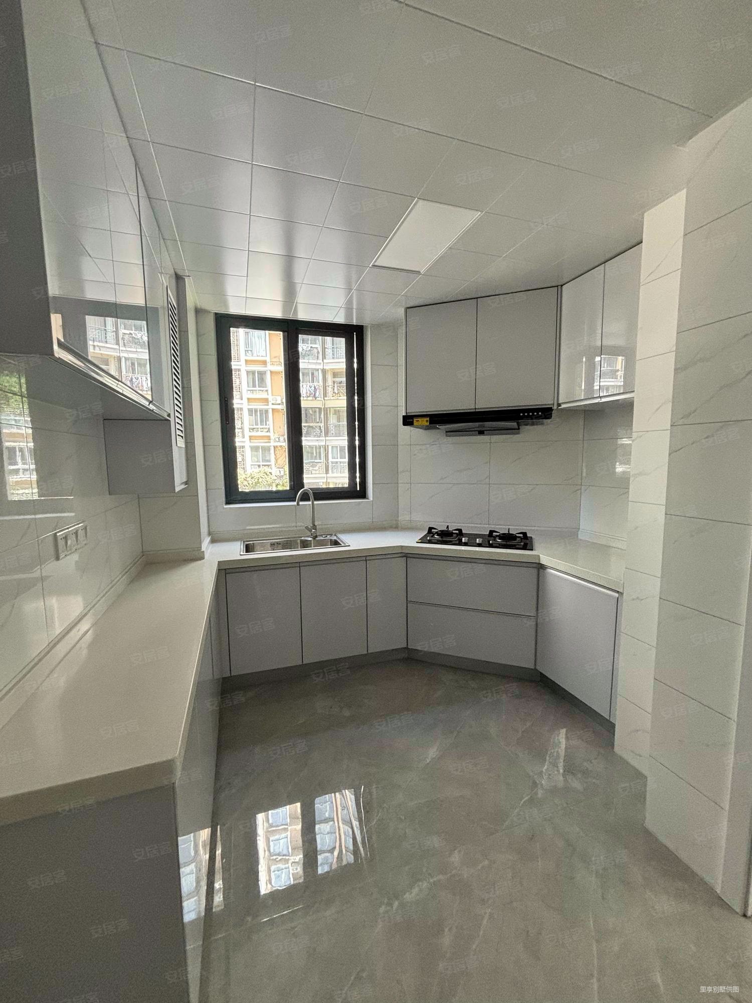 金桥爱建园豪装4房从未入住带3阳台有钥匙随时看