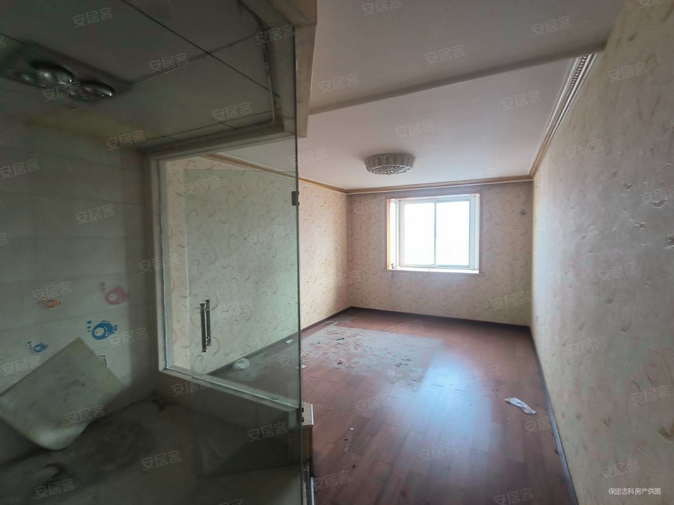 世纪华庭4室2厅3卫241㎡南北180万