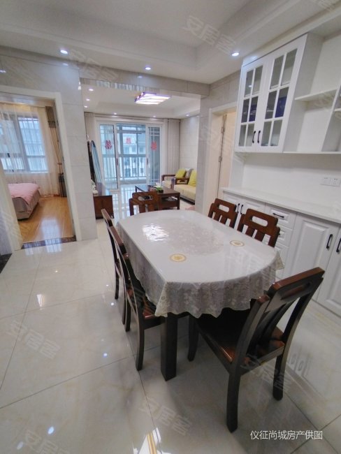 奥林匹克旁晶崴公馆二室精装电梯婚房698万靠中医院