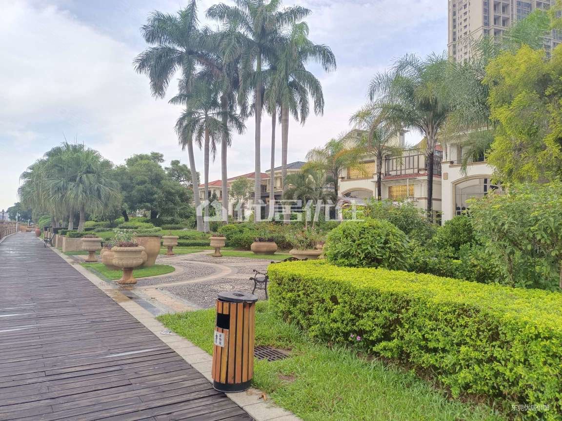 金湾花园3号楼毛坯复试4房4卫看海景带平台