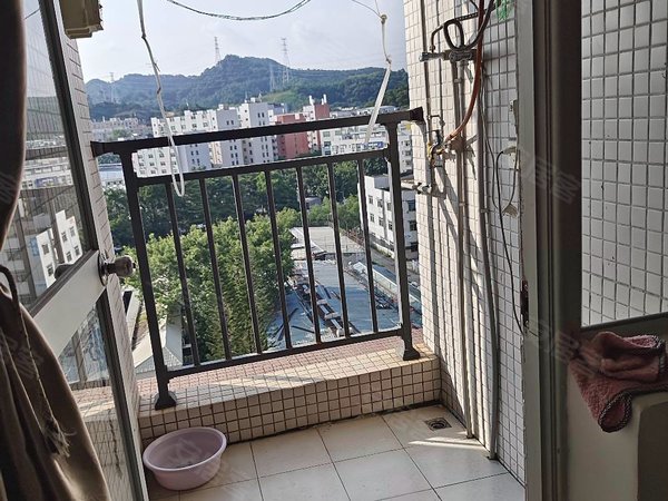 深圳龙华观澜尚品雅居特惠  观澜章阁小区一房一厅出租  民水民电