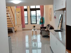 防城港港口桃花湾广场复式公寓干净整洁，朝南户型采光好，冬天暖和出租房源真实图片