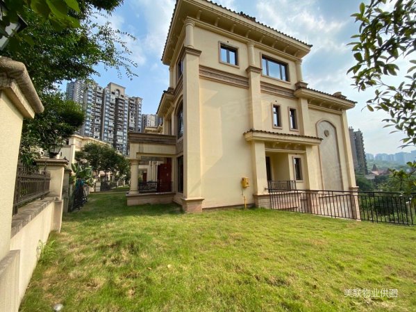 570万,恒大照母山一线临湖双拼别墅 花园400平 全采光