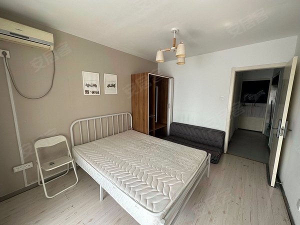 北京通州八里桥长桥园公寓八通线八里桥!京贸国际公寓!精装主卧!