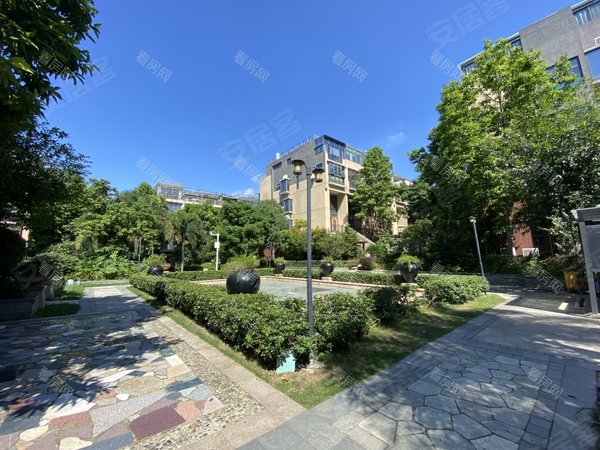 深圳龙岗平湖御峰园(别墅)400万豪装  联排墅  期待高品位的您出租