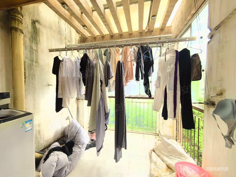 南北通透大三房临近地铁口百盛商场学堂莲塘三小莲塘四中