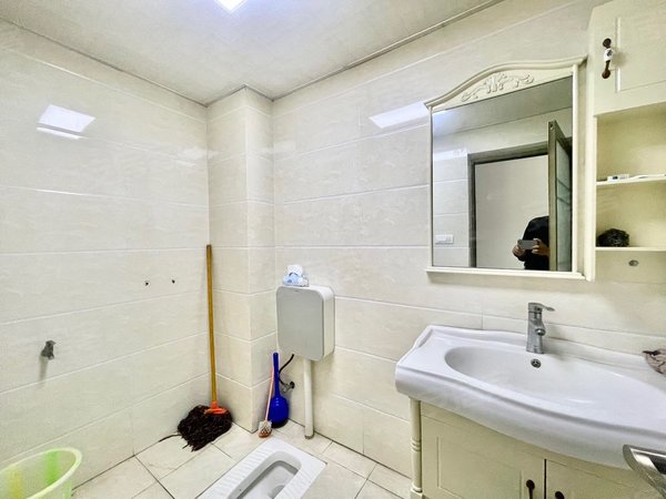 办公设施齐全,有独立厕所!双空调!出租房源真实图片