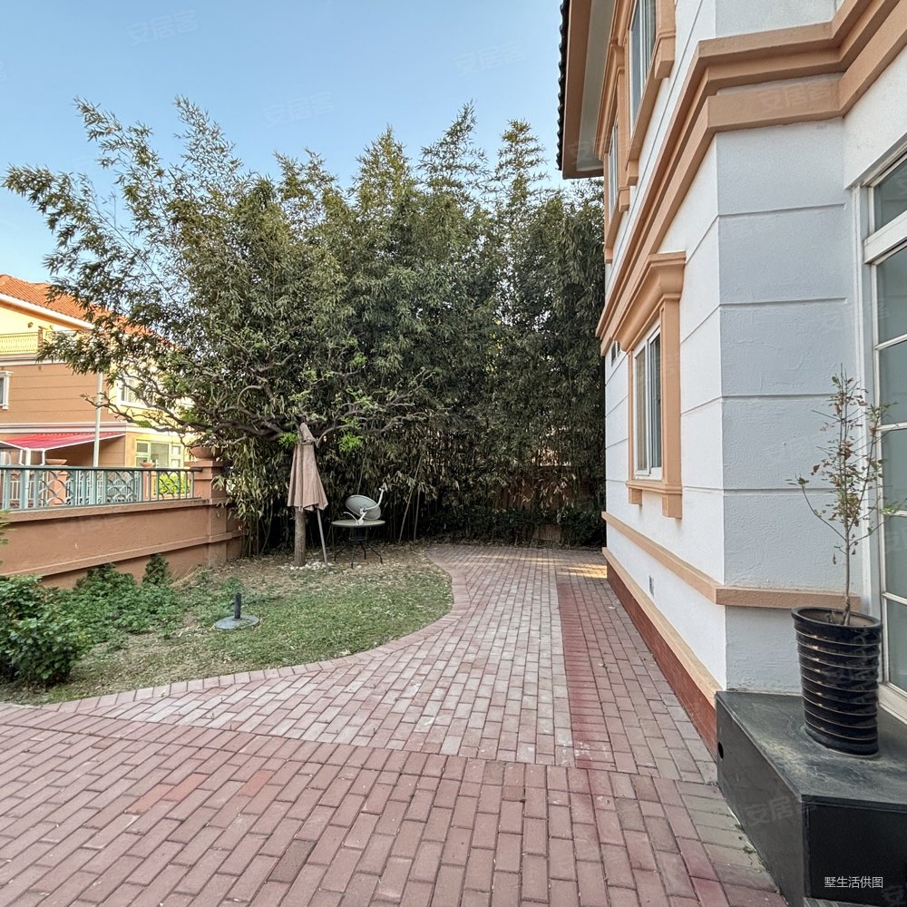 两层独栋,单层面积180平,位置好,拎包住,成本低,随时看,香江花园(别墅