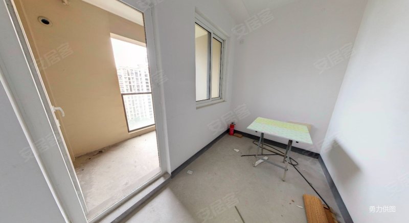 格兰晴天127平四开间朝南268万,全新白坯有钥匙