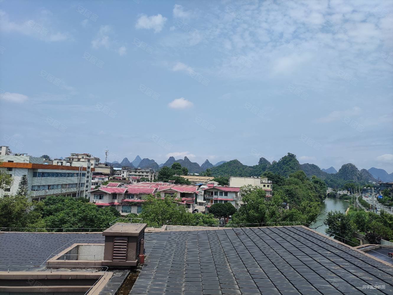 兴进漓江郡府丹桂府4室2厅2卫150㎡南北190万