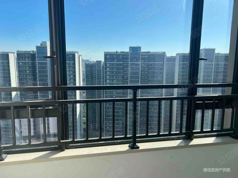 国贸天峯 商圈成熟 高楼层采光充足 车位充足 出行方便