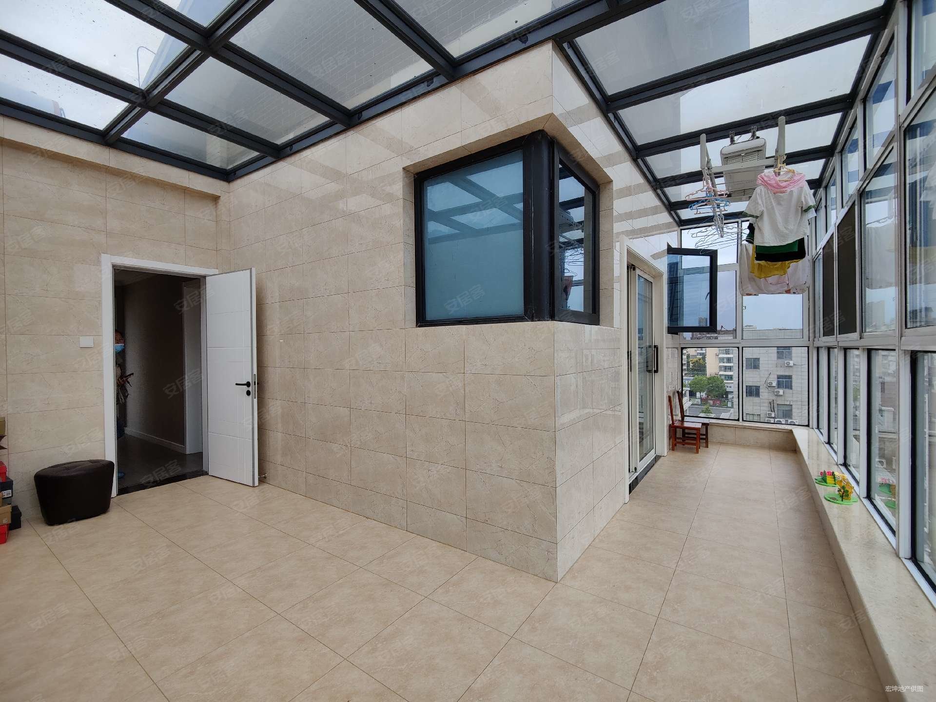 泰银茗园 上叠 豪装5室 带阳光房 中央空调带暖气片设施全留,泰银茗园