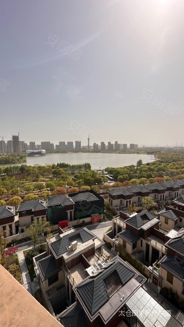 阳台看天镜湖太仓院子次新房南北通透双卫格局电梯房