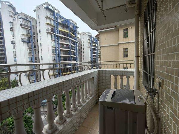 广州花都新区兰花苑新区 花都地铁口200米 兰花苑 4室2厅2卫 房子新净