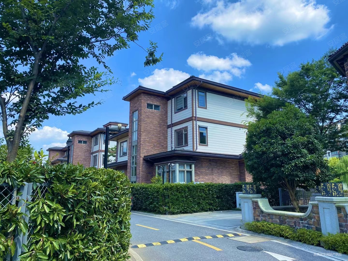 苏州太湖度假区地铁口美式木质花园独栋别墅质享人生