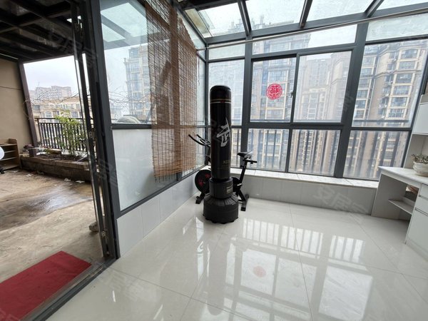 六安金安政务中心一品尚都实拍开发区东站汽车城红叶大厦旁一品尚都精装2室有大露台阳光房出租房源真实图片