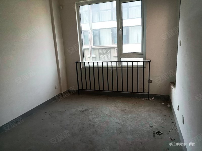 鹿山雅苑北区联排 纯新毛坯 南北通透 看房方便