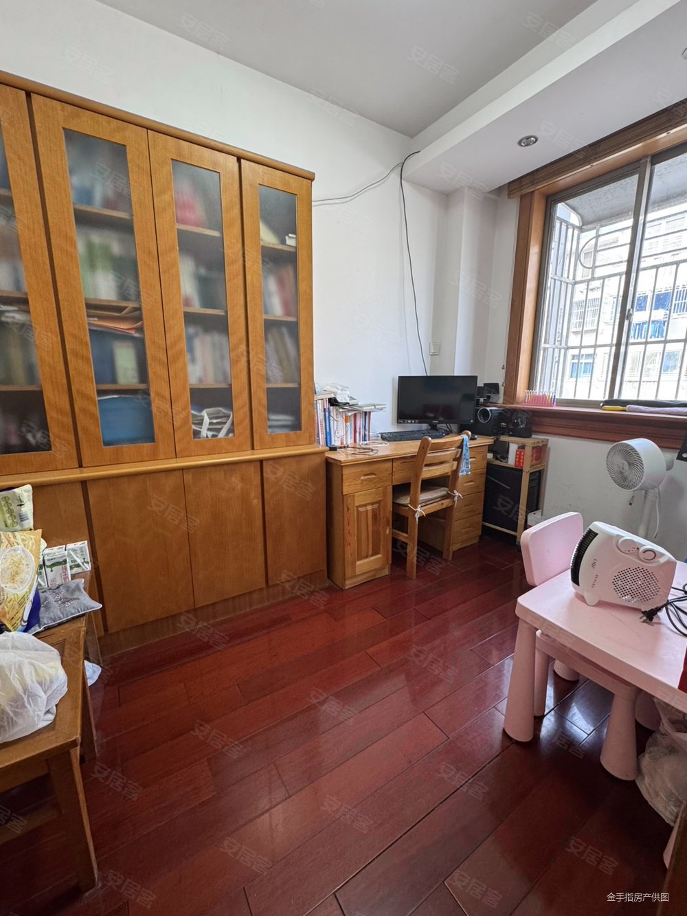 秀山新村4室2厅2卫139㎡南北85万