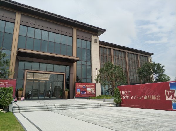 龙光玖誉城 买的是未来 新区商务中心旁 视野无遮.