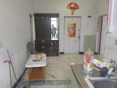 北京昌平沙河沙河公交站附近 首钢一线材 2室1厅1卫 家电齐全看房有匙出租房源真实图片