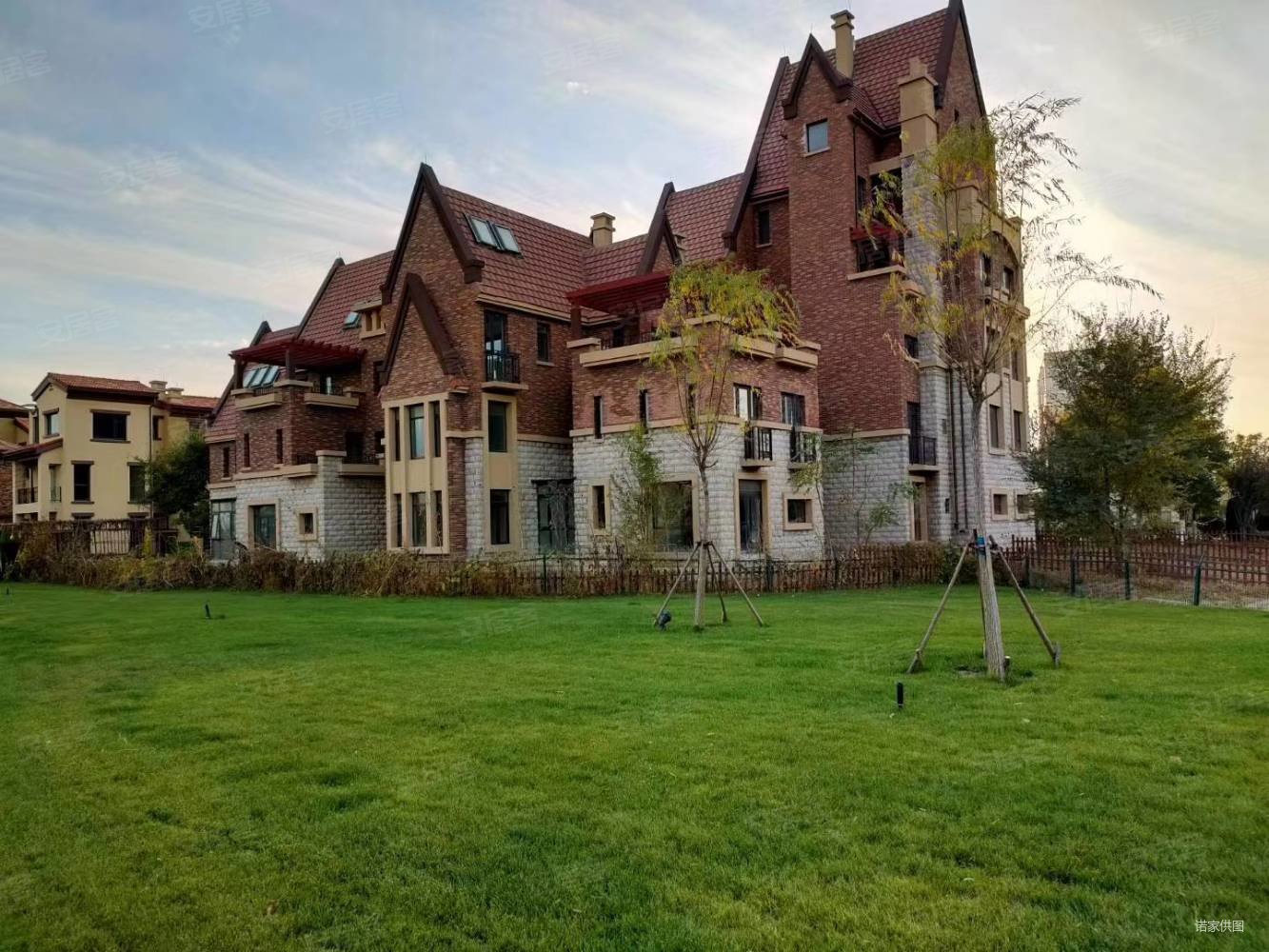 星耀五洲枫情阳光城别墅