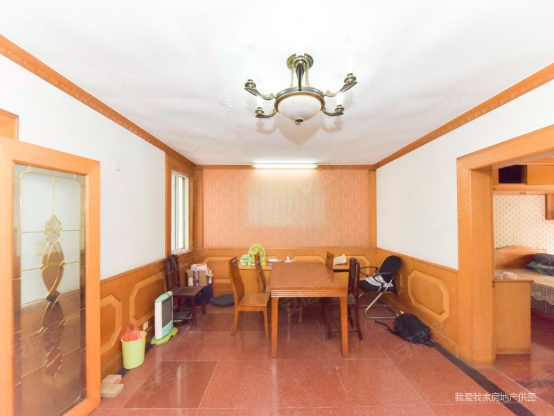 桐馨苑轻轨口3楼大两房采光好送独立大车库诚心出售已改造好