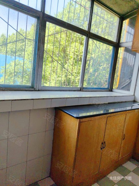 柏林北区石岗二校地铁口,通厅通卧户型两室两厅,院里停车方便