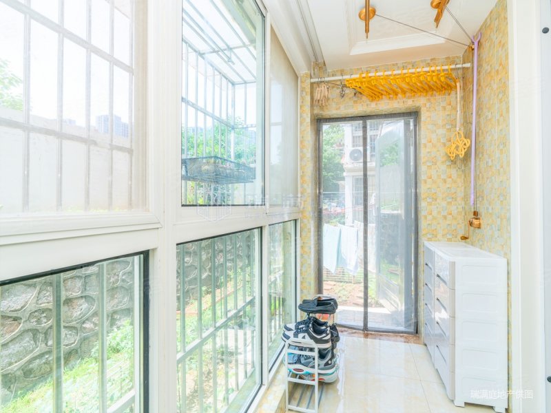 怡水嘉园 装修豪华保养好 近地铁 交通便利 近医院 商品住宅