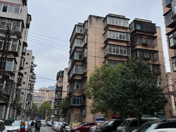 昆明五华莲花片区江岸小区江岸里江岸小区一楼两房空房出租 1400元