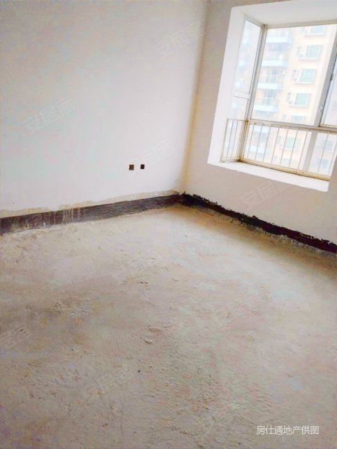 金田花园4房急售(88米包过户)可按揭!红本七天过户!送车位