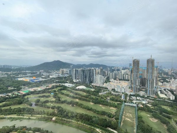 深圳南山大冲华润城润玺(二期)哇!主卧通铺地板啦!50楼!风景如画!