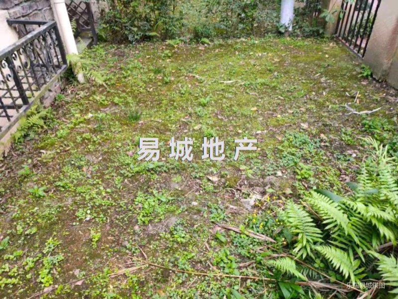 湖景别墅金马湖壹号,5室上下共4层,前后花园还自带车库