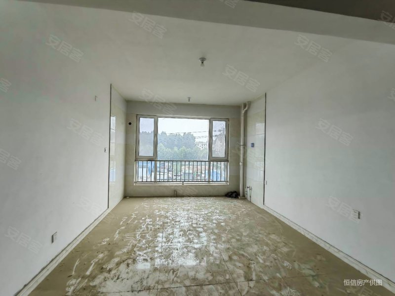 地面已铺瓷砖 近渤海市场,恒信伯爵公馆(坊子)二手房,84万,3室2厅,2卫