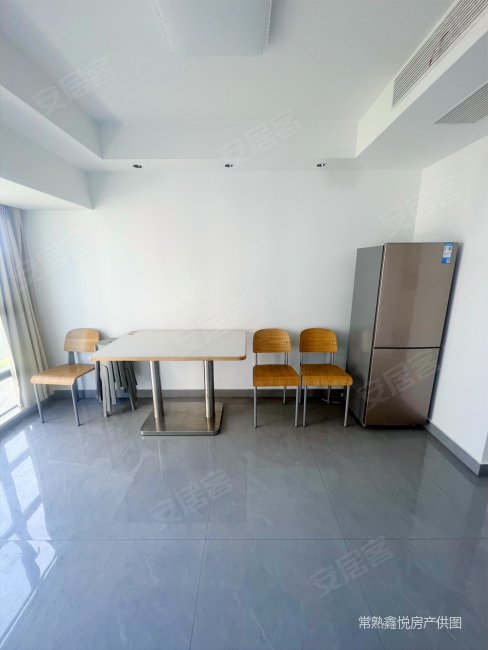 单价一万三上试验华府世家 全新精装修  可报名 随时可看