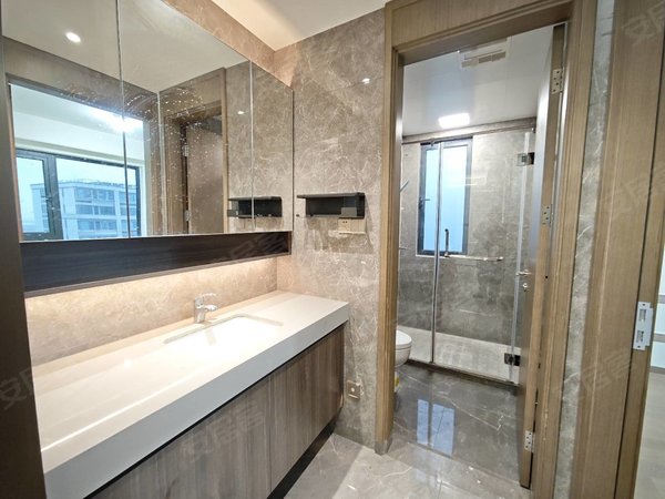 金华婺城江北保利天汇环小金师四中陪读，保利天汇 精装4房 江北市中心 带车位出租房源真实图片