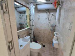 丹东振兴六纬路小学学区蓝天宾官附近，两室有空调精装，1100包取暖，设施齐全出租房源真实图片