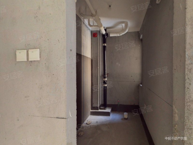 安田心屿121平米大三室电梯直达赠车位随时看房