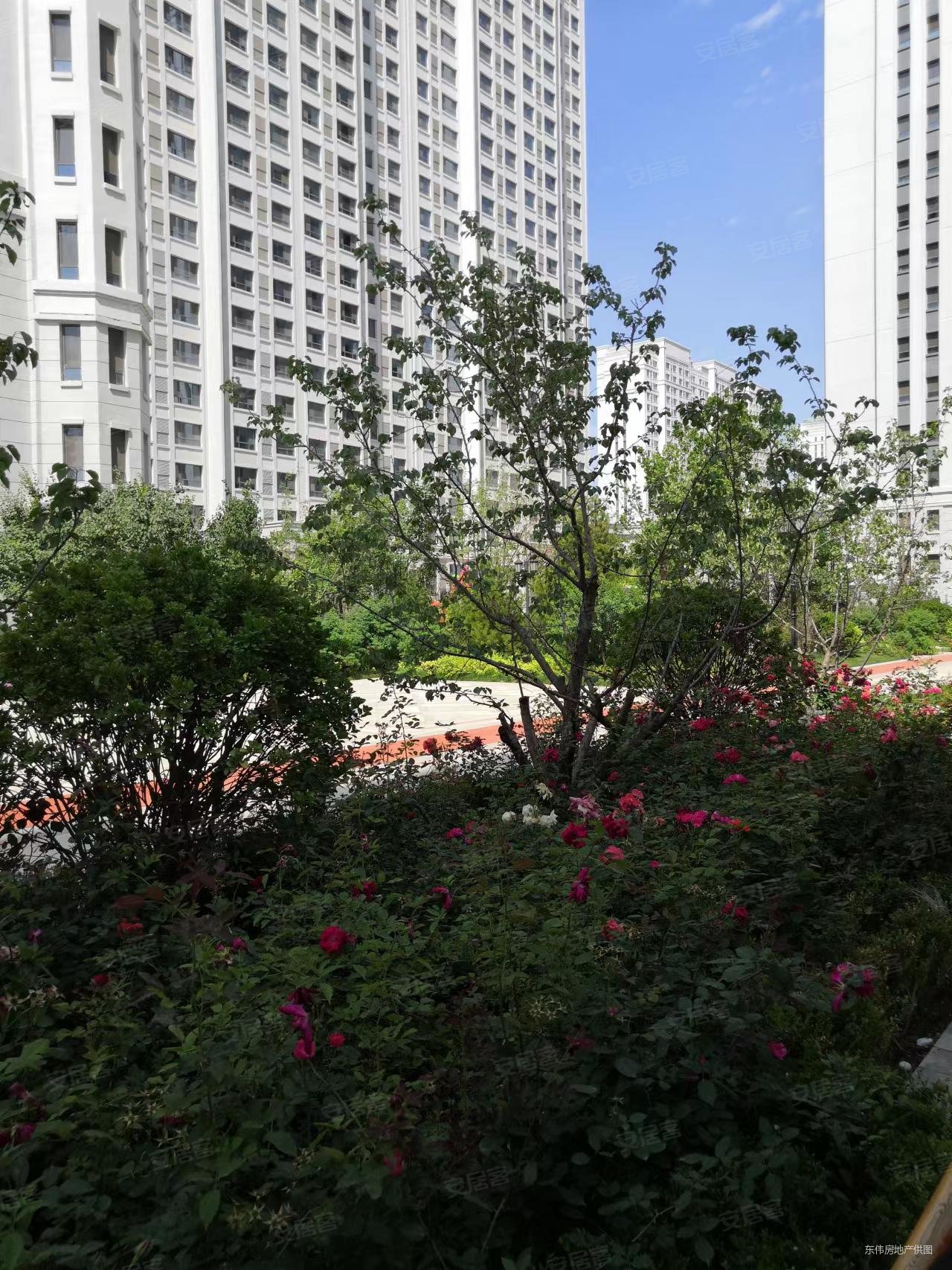 兰石豪布斯卡璟园西客站对面地铁口主干道