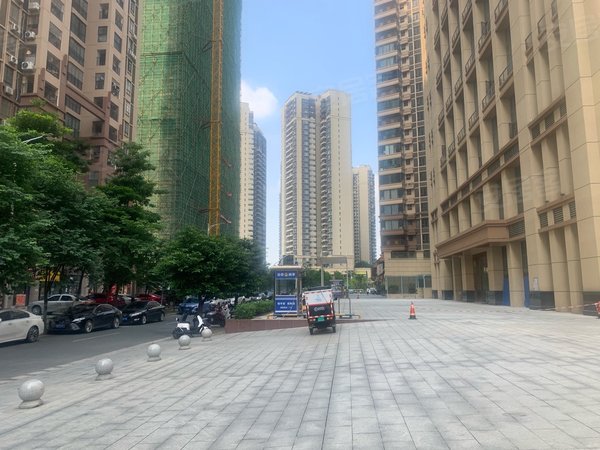 南宁西乡塘安吉冠利幸福苑安吉万达旁精装四房2300一个月,家具配齐