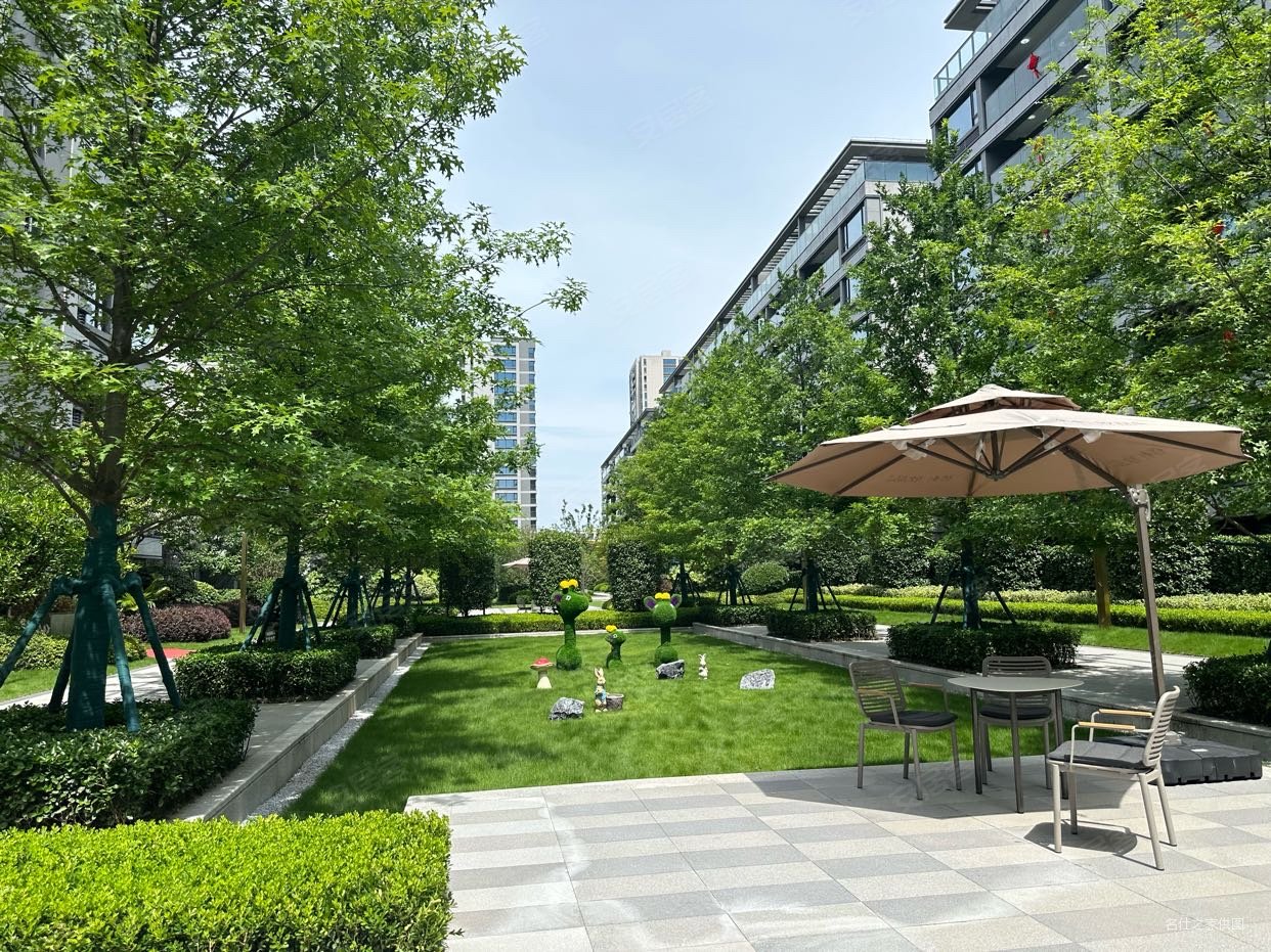 保利欣品华庭3室2厅2卫96.54㎡南270万