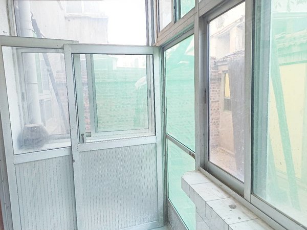 昌邑双合小区1楼带院子厦子,小商品城西,向阳路小学对面,3室1厅,热水